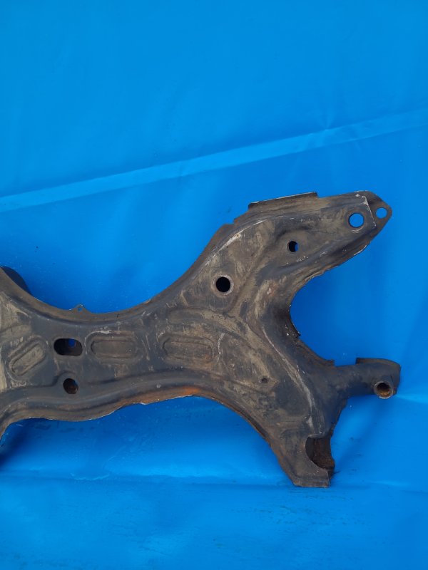 Балка передней подвески TOYOTA RAV4 00-05