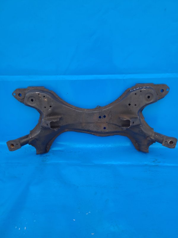 Балка передней подвески RAV4 00-05