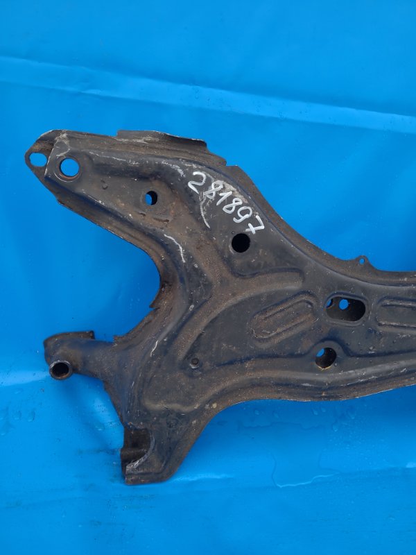 Балка передней подвески RAV4 00-05