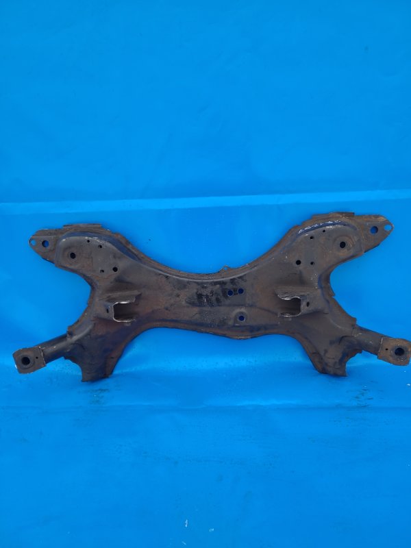 Балка передней подвески RAV4 00-05