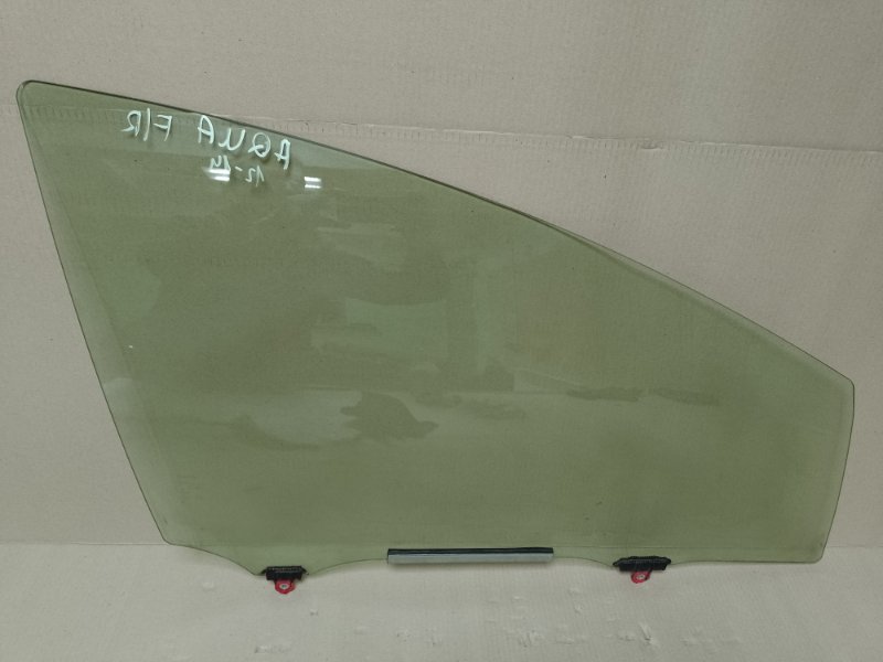 Стекло двери переднее правое TOYOTA PRIUS C/AQUA 11-14 68101-52040 Б/У