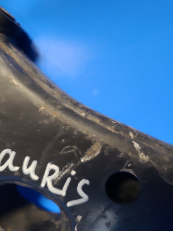 Рычаг передней подвески нижний передний левый AURIS 06-12