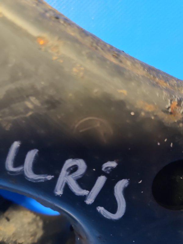 Рычаг передней подвески нижний передний левый TOYOTA AURIS 06-12