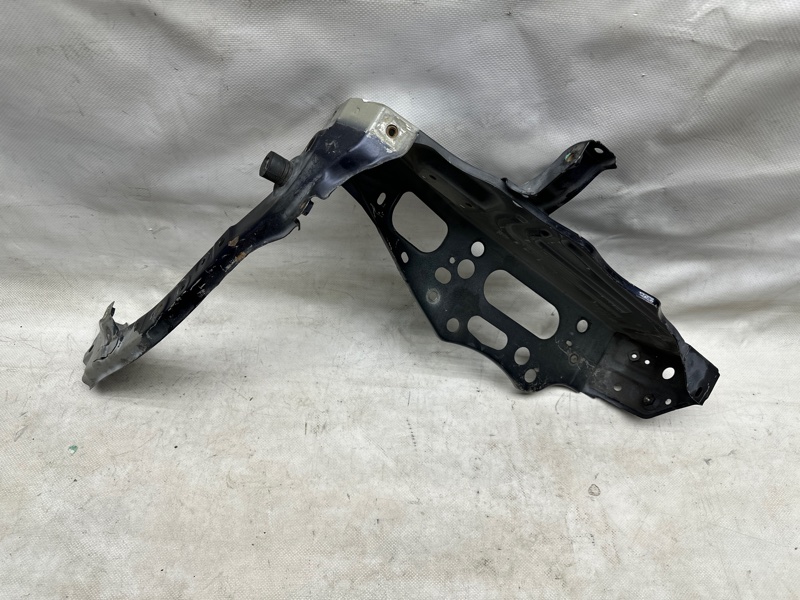 Кронштейн крепления передней панели правый GS350 GS300 05-11 Седан 3.0