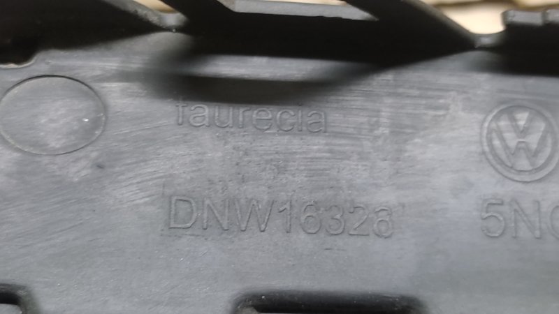 Заглушка ПТФ левая TIGUAN 08-17 2016 2.0 CCTA