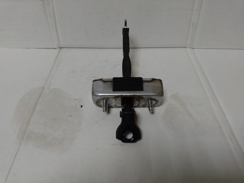 Запчасть ограничитель двери задний левый TOYOTA CAMRY 50 12-15 68630-06082 Б/У Ограничитель двери задний левый TOYOTA CAMRY 50 12-15 68630-06082 Б/У