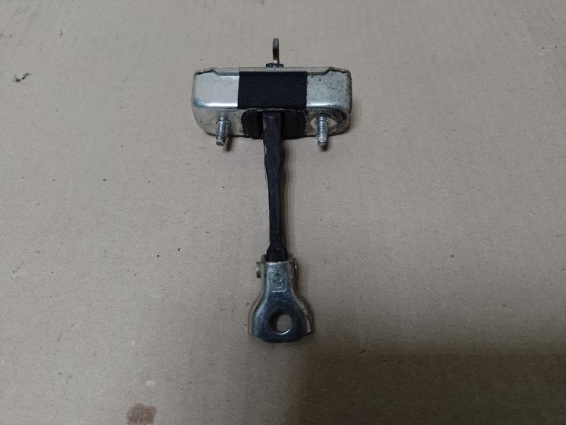 Ограничитель двери передний правый TOYOTA AURIS 06-12 68610-12190 Б/У