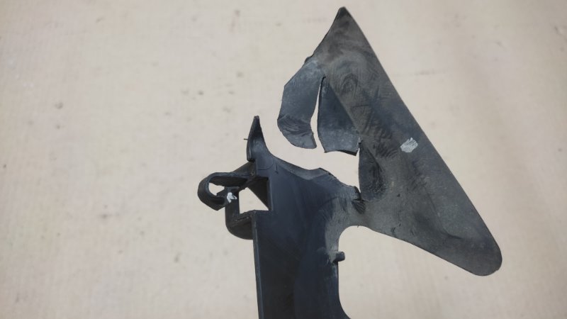 Дефлектор радиатора левый TIGUAN 08-17 2016 2.0 CCTA