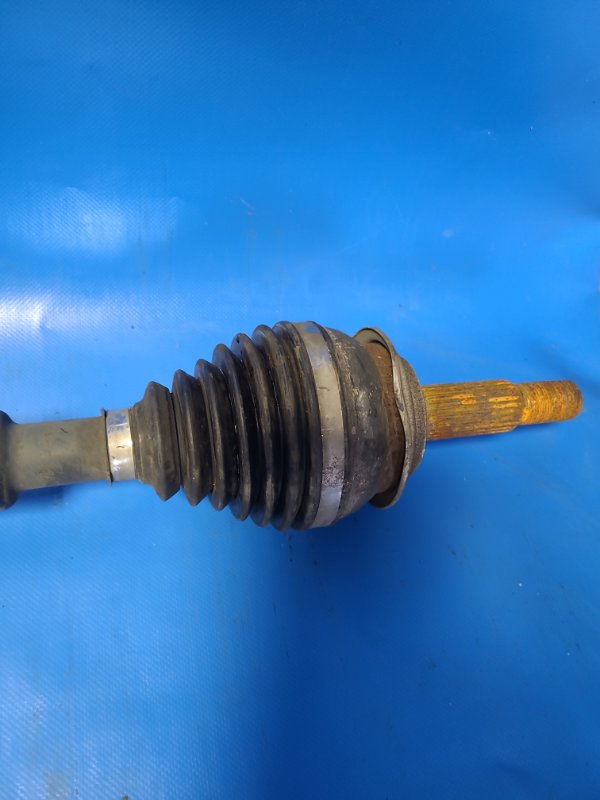 Привод передний правый PRIUS PLUS 11-14 Привод передний правый PRIUS PLUS 11-14