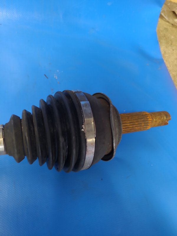 Привод передний правый TOYOTA PRIUS PLUS 11-14 Привод передний правый TOYOTA PRIUS PLUS 11-14