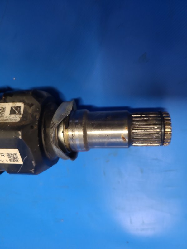 Привод передний правый PRIUS PLUS 11-14 Привод передний правый PRIUS PLUS 11-14