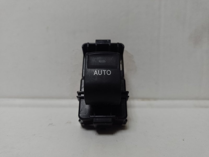 Кнопка стеклоподъемника TOYOTA PRIUS - 30 09-17 84810-33120 Б/У