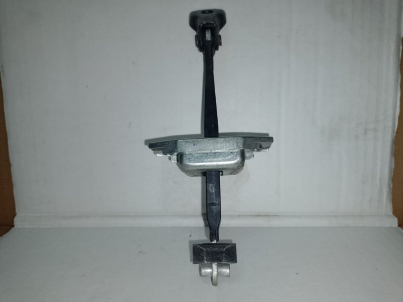 Ограничитель двери передний левый PRIUS - 30 09-17 Ограничитель двери передний левый PRIUS - 30 09-17