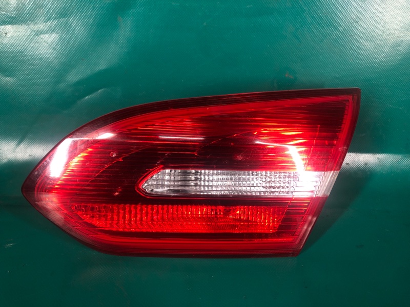 Фонарь внутренний правый FORD FOCUS 10-18 2017 2.0 F1EZ-1340-4A Б/У