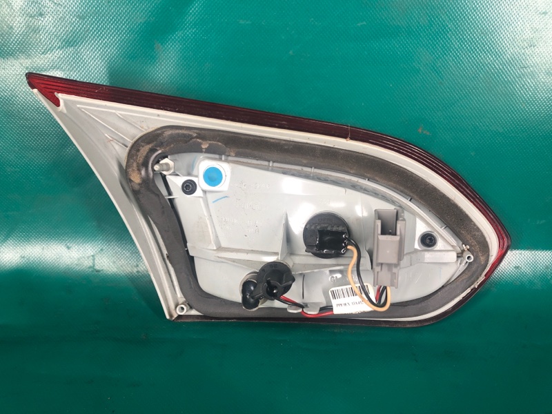 Фонарь внутренний правый FORD FOCUS 10-18 2.0
