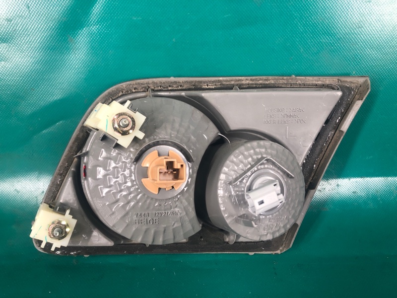 Фонарь внутренний задний левый 6 GG 02-07 2003 2.3