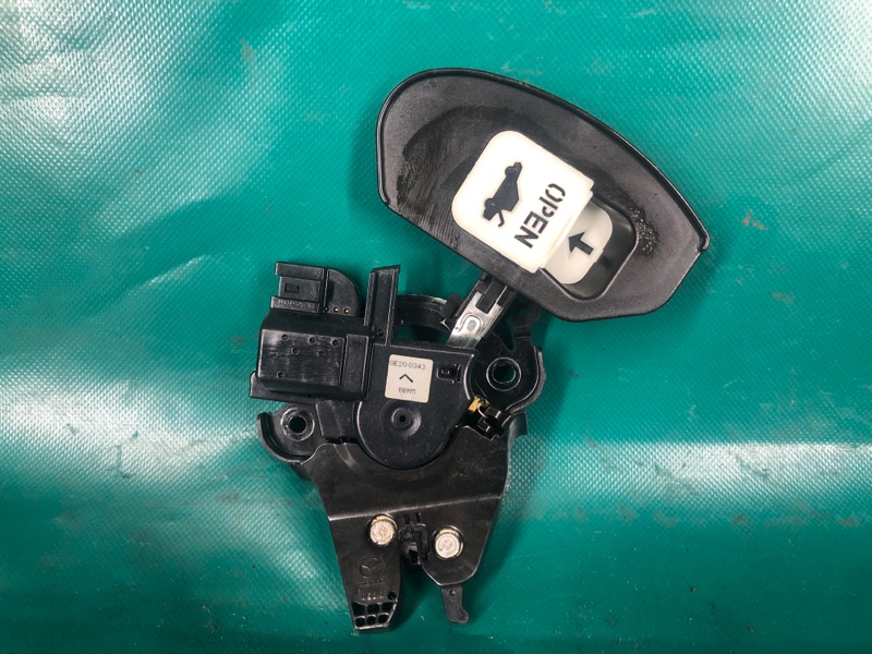 Замок крышки багажника MAZDA 3 BL 09-13 2010 2.0 LF BBM5-56-820A Б/У