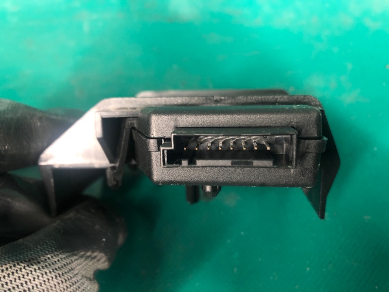 Датчик открытия багажника VOLKSWAGEN PASSAT B7 11-15 CBTA 2.5L