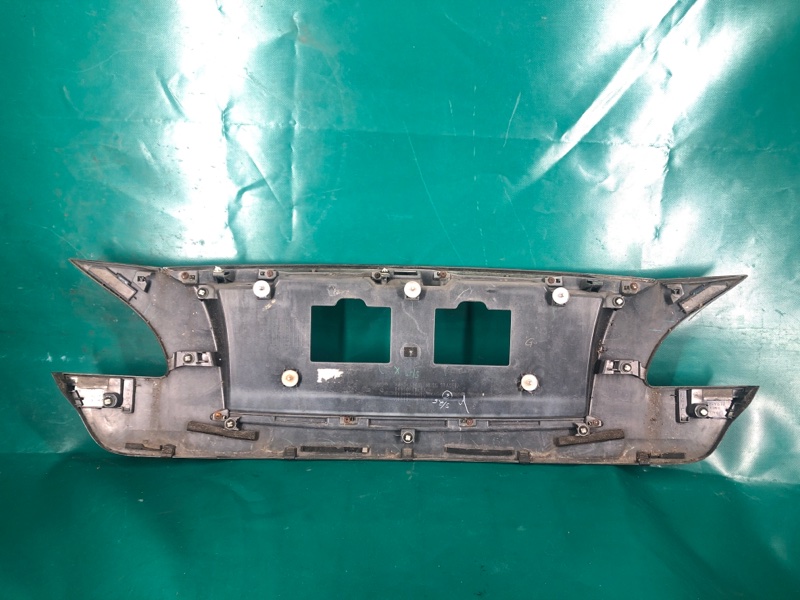 Накладка крышки багажника M25/M37/M56/Q70/M35H 10-16 2010 Седан 3.7 VQ37VHR