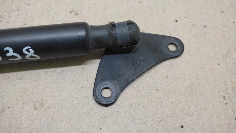 Амортизатор крышки багажника правый TIGUAN 08-17 2016 2.0 CCTA