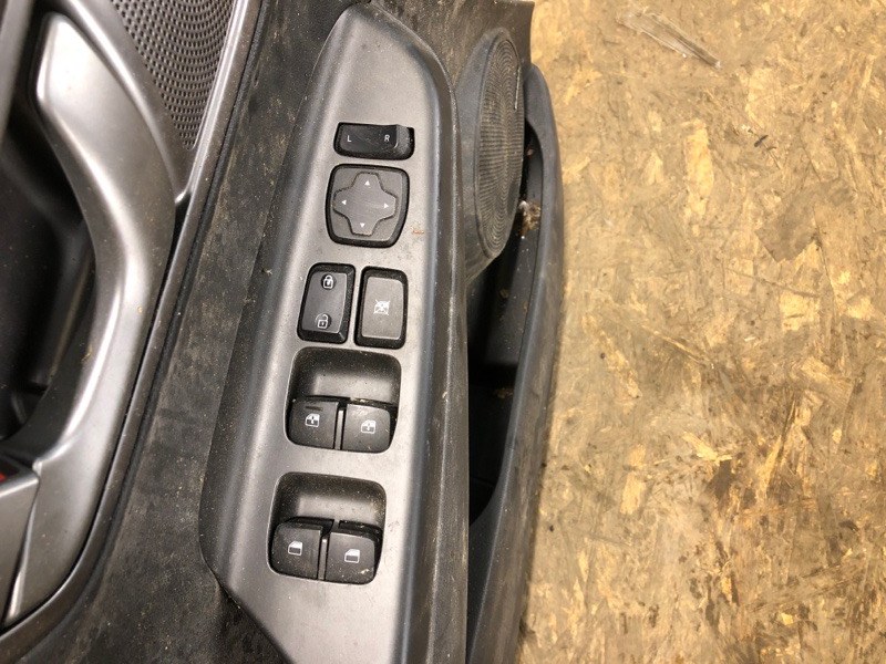 Блок управления стеклоподъемниками передний левый KONA OS 17-23 Блок управления стеклоподъемниками передний левый KONA OS 17-23