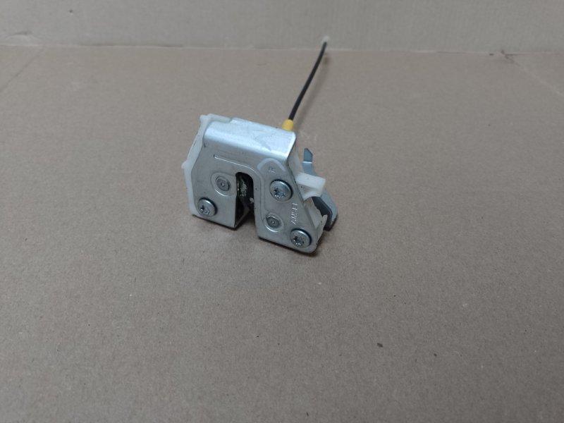 Замок крышки багажника правый MITSUBISHI OUTLANDER XL 05-13 5808A027 Б/У