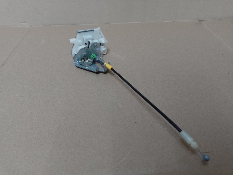 Замок крышки багажника правый OUTLANDER XL 05-13