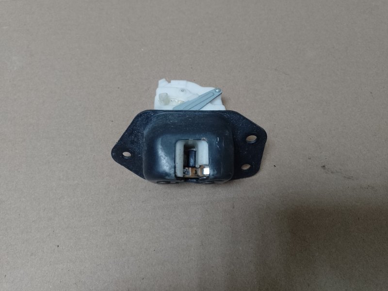 Запчасть замок крышки багажника NISSAN LEAF 10-17 90502-EN00A Б/У Замок крышки багажника NISSAN LEAF 10-17 90502-EN00A Б/У