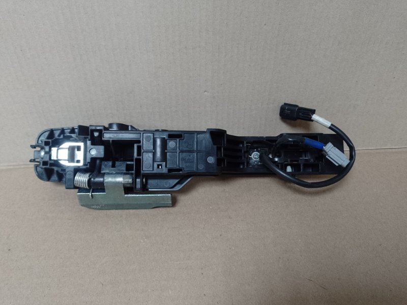 Ручка двери наружная передняя правая LEAF 10-17 Ручка двери наружная передняя правая LEAF 10-17