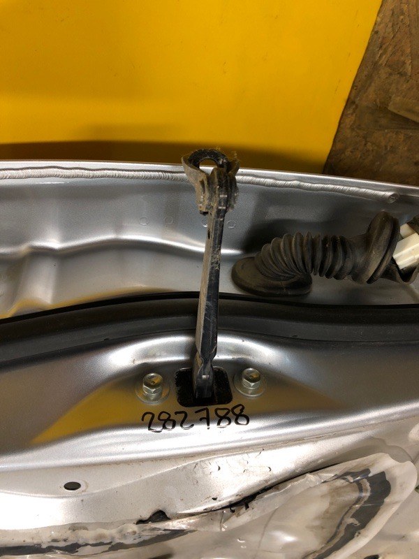 Ограничитель двери задний левый HONDA CIVIC 4D 06-11 72880SNLT01 Б/У