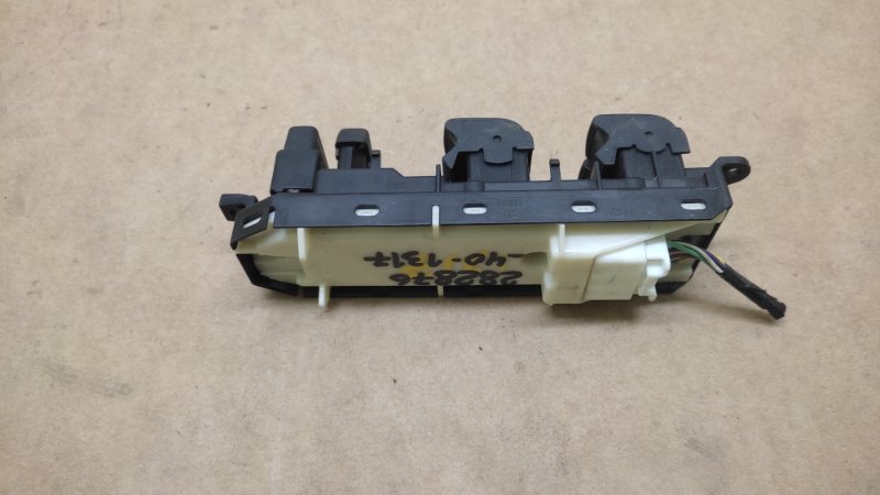 Блок управления стеклоподъемниками передний левый TOYOTA CAMRY 40 06-11 2.5 2ARFE