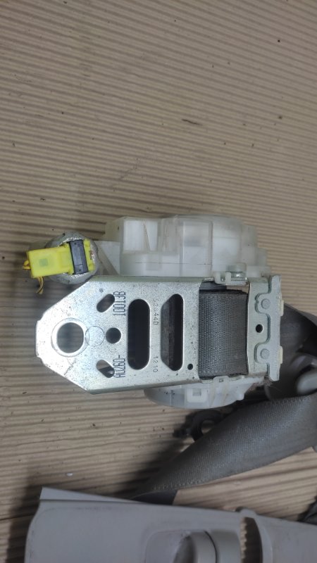 Ремень безопасности передний правый TOYOTA CAMRY 40 06-11 2.5 2ARFE