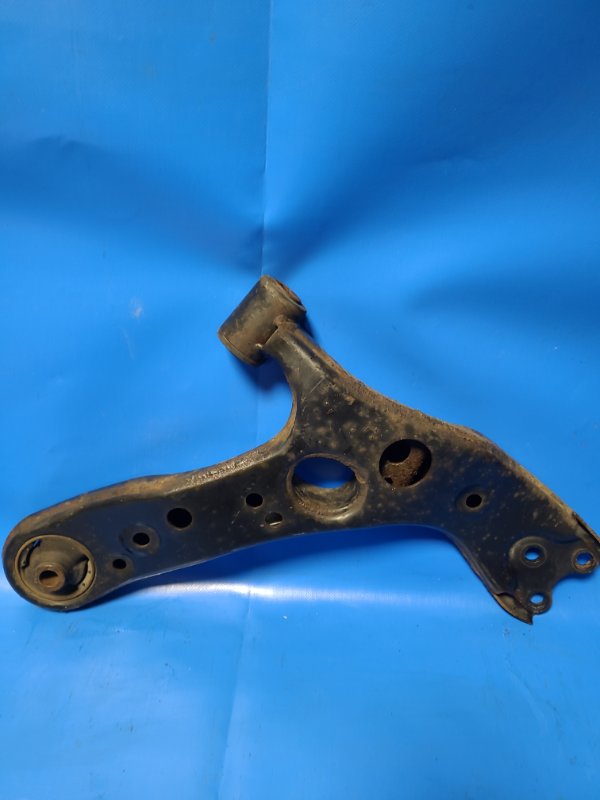 Рычаг передней подвески нижний левый PRIUS - 30 09-17