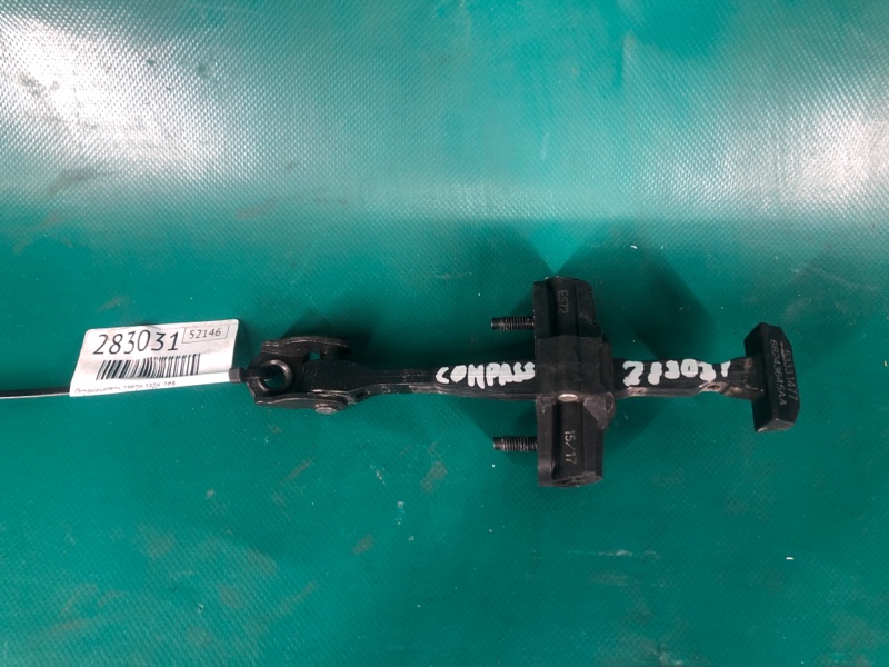 Запчасть ограничитель двери задний левый JEEP COMPASS 17-21 2017 2.4 ED6 68243645AA Б/У Ограничитель двери задний левый JEEP COMPASS 17-21 2017 2.4 ED6 68243645AA Б/У