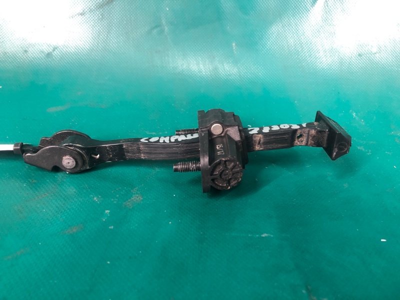 Ограничитель двери задний левый COMPASS 17-21 2017 2.4 ED6 Ограничитель двери задний левый COMPASS 17-21 2017 2.4 ED6