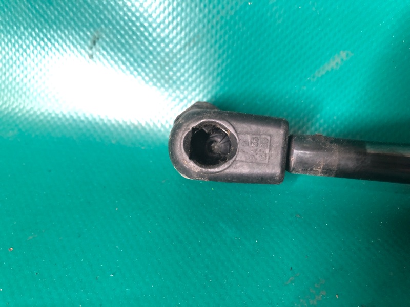 Амортизатор крышки багажника правый COMPASS 17-21 2017 2.4 ED6