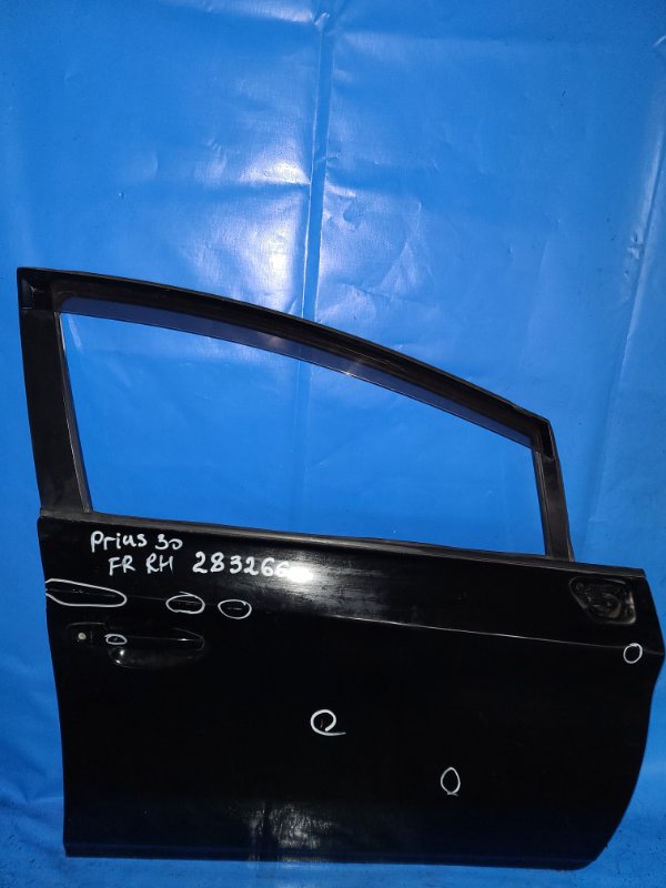 Запчасть дверь передняя правая TOYOTA PRIUS - 30 09-17 67001-47070 Б/У Дверь передняя правая TOYOTA PRIUS - 30 09-17 67001-47070 Б/У