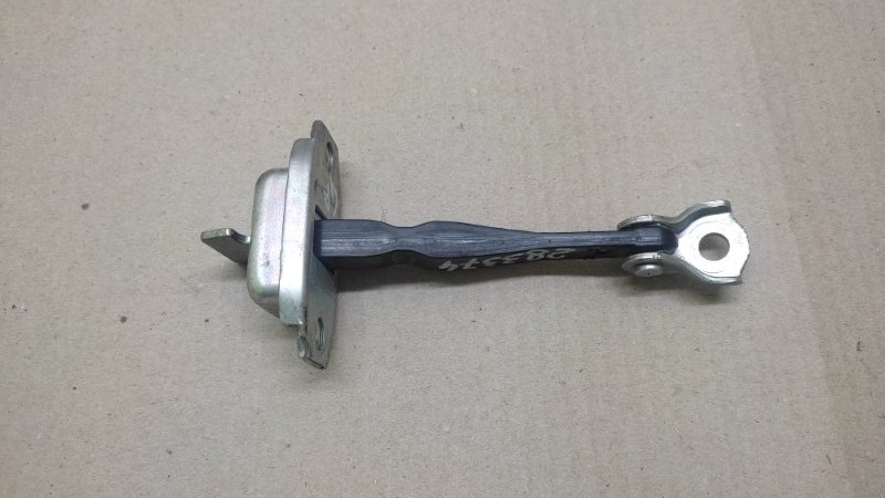 Ограничитель двери задний правый OUTLANDER GF 12- 2016 GF8W 2.4 4J12 Ограничитель двери задний правый OUTLANDER GF 12- 2016 GF8W 2.4 4J12