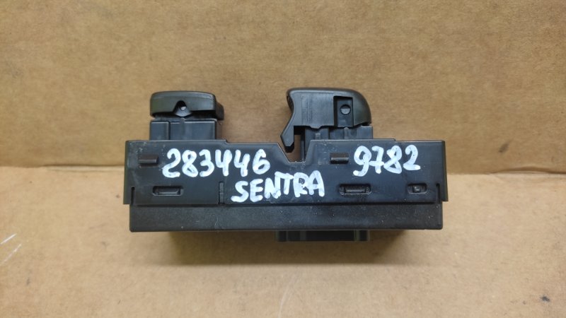 Кнопка стеклоподъемника передняя правая SENTRA B17 12-21 2013 1.8 MRA8DE