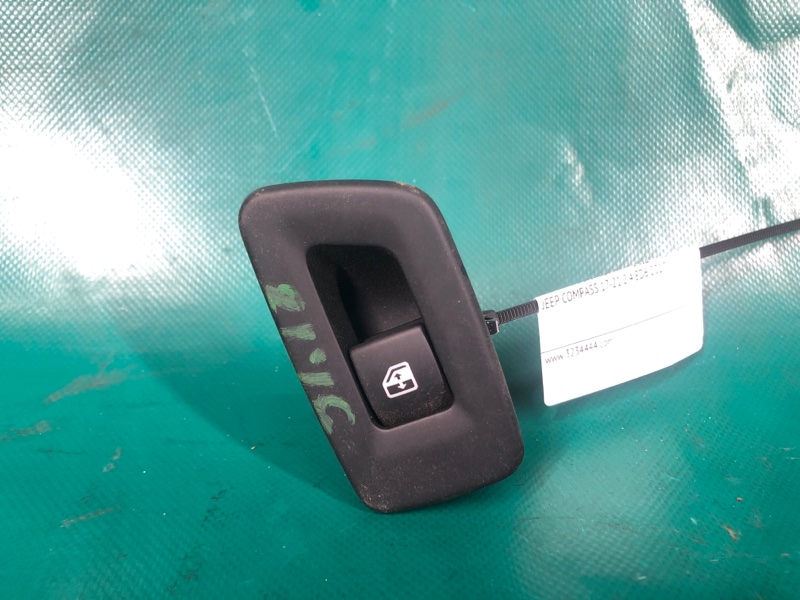 Запчасть кнопка стеклоподъемника задняя левая JEEP COMPASS 17-21 2017 2.4 ED6 6BZ30LXHAA Б/У Кнопка стеклоподъемника задняя левая JEEP COMPASS 17-21 2017 2.4 ED6 6BZ30LXHAA Б/У