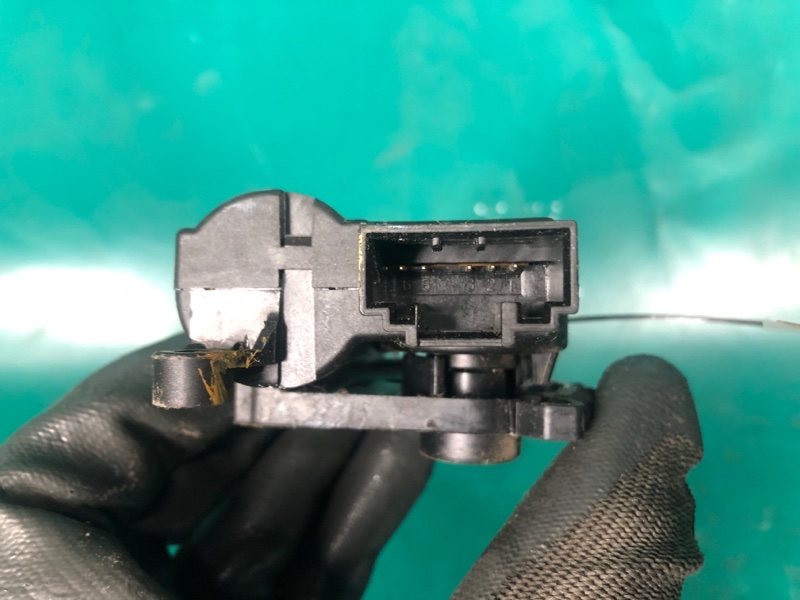 Моторчик заслонки печки JEEP COMPASS 17-21 2.4 ED6 Моторчик заслонки печки JEEP COMPASS 17-21 2.4 ED6