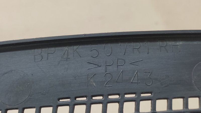 Пластик под лобовое стекло / Жабо правый MAZDA 3 BK 03-08 SEDAN 2.3 Пластик под лобовое стекло / Жабо правый MAZDA 3 BK 03-08 SEDAN 2.3