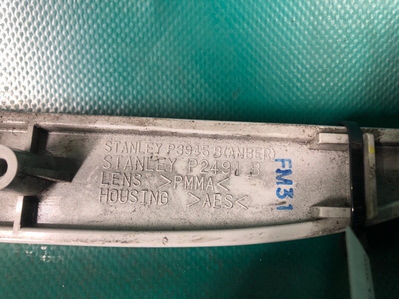 Катафот R правый MAZDA 3 BM 13-19 2.0L 4