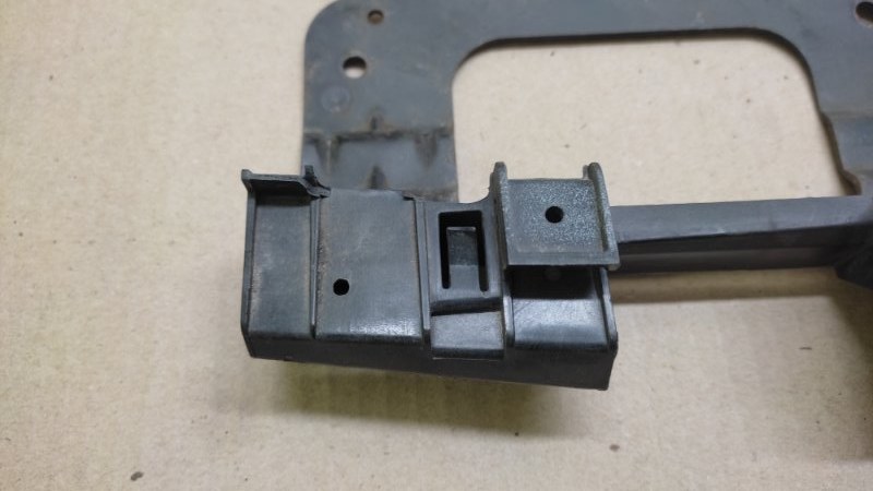 Кронштейн переднего бампера (под фарой) левый SENTRA B17 12-21 2015 Седан 1.8 MRA8DE