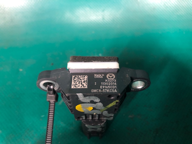 Датчик удара передний правый MAZDA 3 BM 13-19 2.0L 4 Датчик удара передний правый MAZDA 3 BM 13-19 2.0L 4