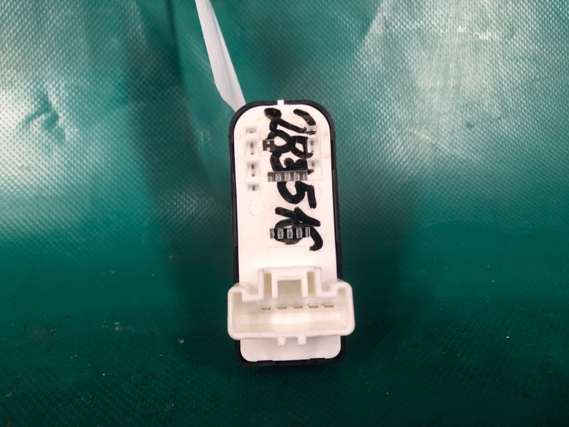 Кнопка стеклоподъемника передняя правая MAZDA 3 BM 13-19 2.0L 4