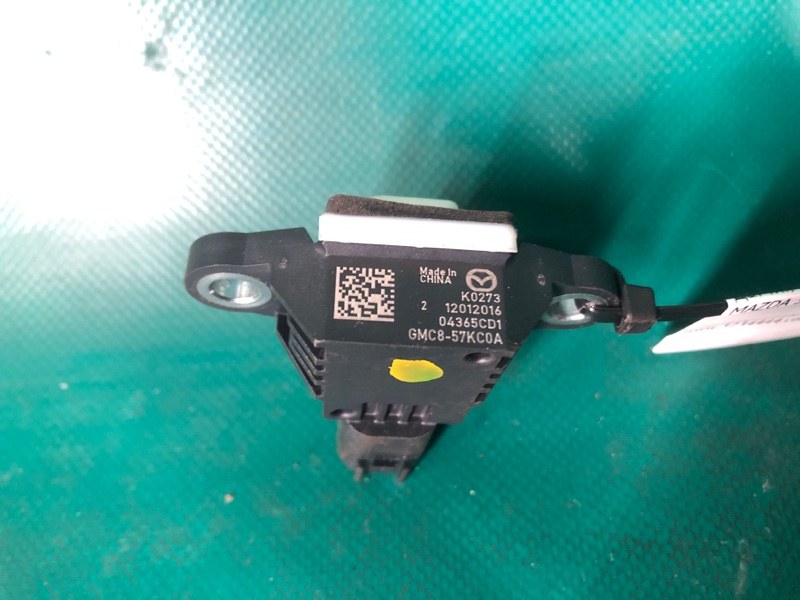 Датчик удара передний левый MAZDA 3 BM 13-19 2.0L 4 Датчик удара передний левый MAZDA 3 BM 13-19 2.0L 4