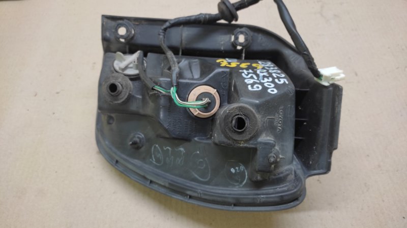 Фонарь наружный левый RX300 98-03 2000 3.0 1MZFE