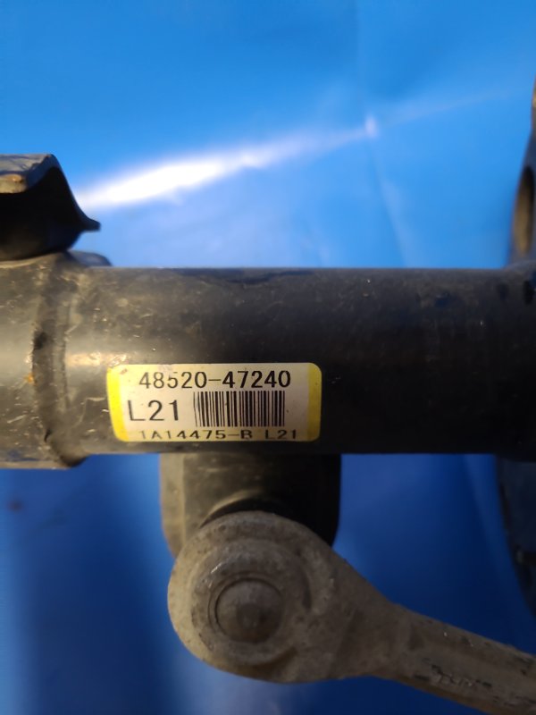 Амортизатор передний левый PRIUS PLUS 11-14 Амортизатор передний левый PRIUS PLUS 11-14