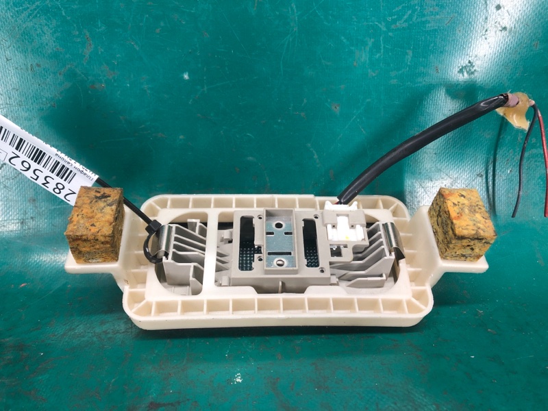 Плафон салона MAZDA 3 BM 13-19 2.0L 4 Плафон салона MAZDA 3 BM 13-19 2.0L 4